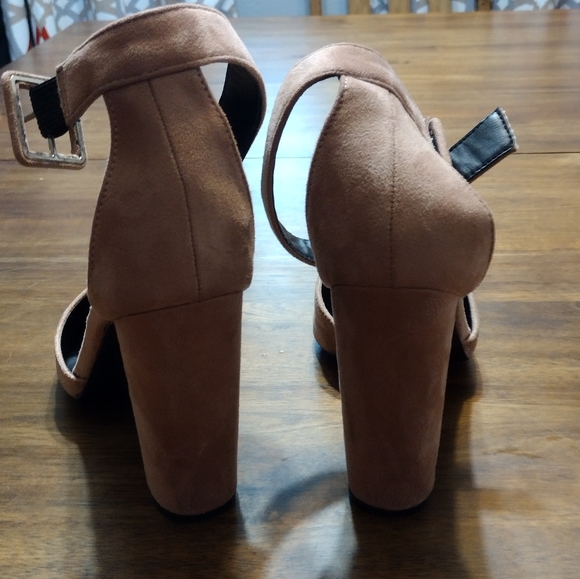 So me blush wide band heels - Picture 6 of 6